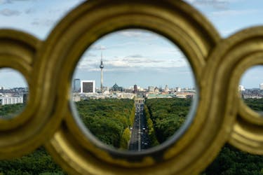 Private guided walking tour off-the-beaten track in Berlin